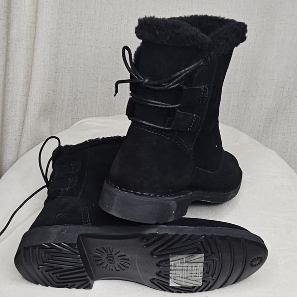 UGG Women's Black Suede Boots Size 8 - Picture 5 of 9